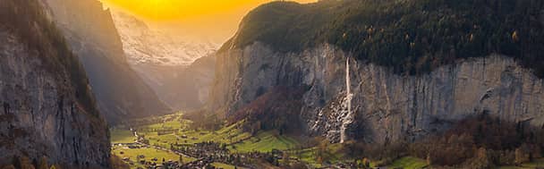 Hoy, lectores de todo el mundo celebran no solo al escritor, sino también al filólogo