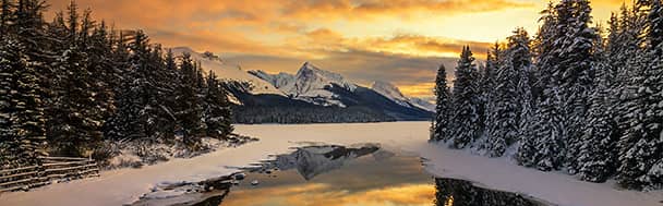 Hoy admiramos una vista panorámica del impresionante paisaje nevado de Banff Canadá