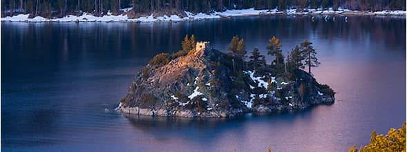 Nell'immagine di oggi scopriamo Emerald Bay e Fannette Island, nel Lago Tahoe, 